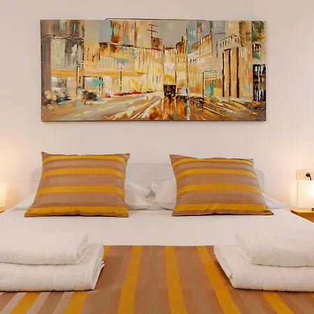 Modern 2-bed Apt, Late Check In Available ספליט