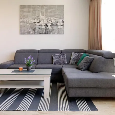 Modern 2-bed Apt, Late Check In Available Split