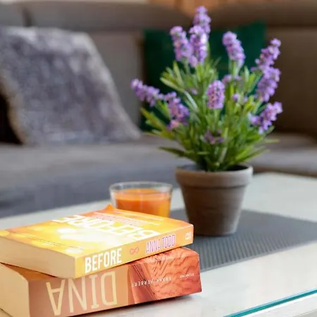 Lejlighed Modern 2-bed Apt, Late Check In Available