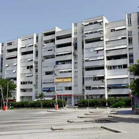 Modern 2-bed Apt, Late Check In Available Split
