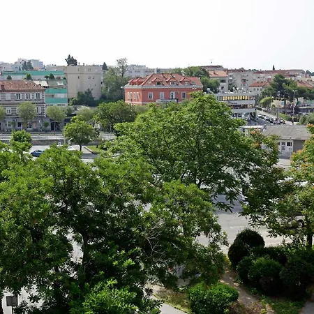 Appartamento Modern 2-bed Apt, Late Check In Available