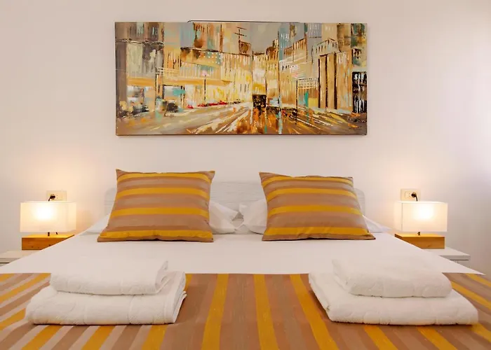 Modern 2-bed Apt, Late Check In Available ספליט