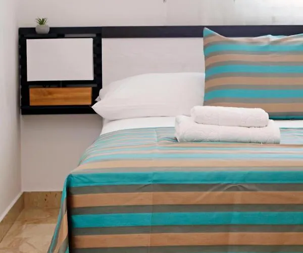 Apartman Modern 2-bed Apt, Late Check In Available