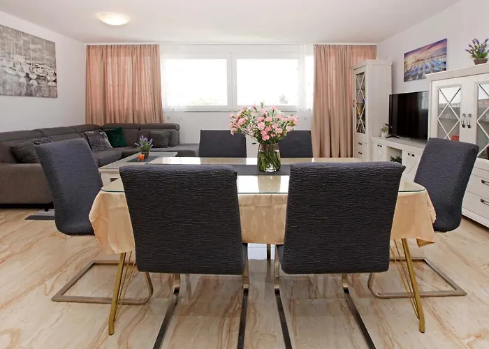 דירה Modern 2-bed Apt, Late Check In Available