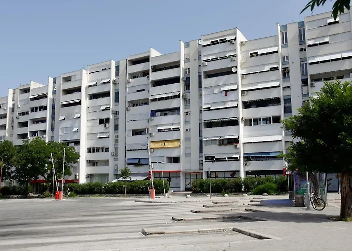 Modern 2-bed Apt, Late Check In Available ספליט